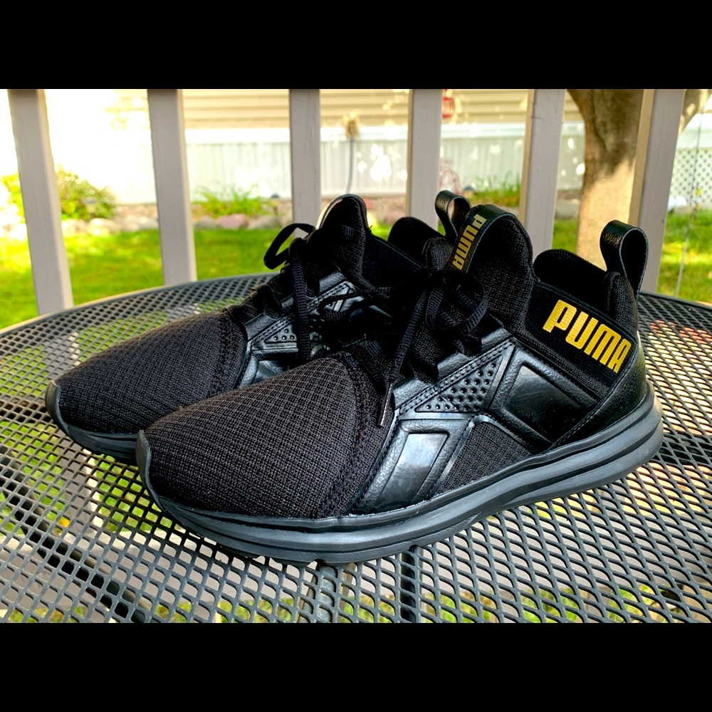Woman’s Puma Foam Optimal Comfort Womenswear Size 9.5